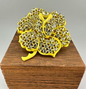 Vintage Weiss Rhinestone Flower Brooch Yellow Crystals Japanned Enamel Signed